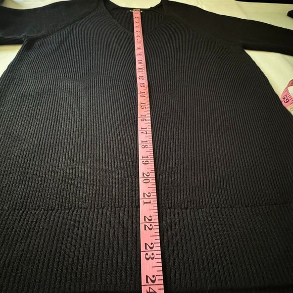 Athleta Hanover Refined V-Neck Sweater Size Medium - Picture 5 of 7